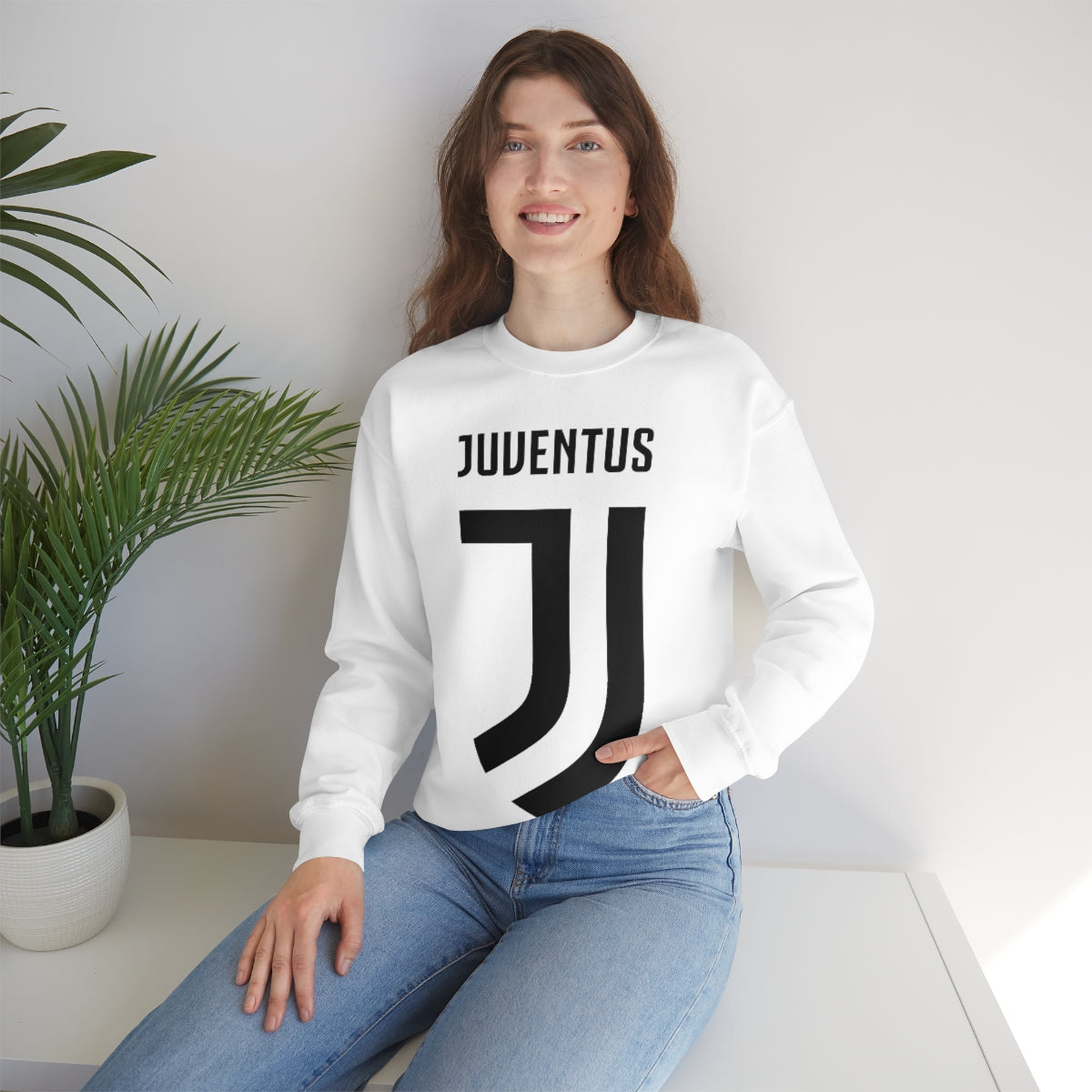 Juventus Heavy Blend™ Crewneck Sweatshirt